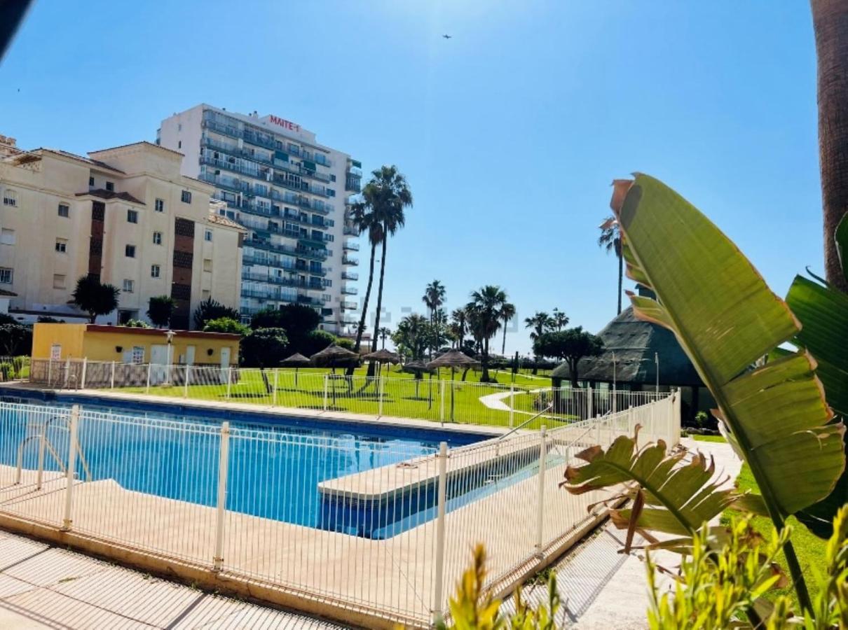 Precioso Estudio Frente Al Mar Con Piscina Benalmadena Luaran gambar